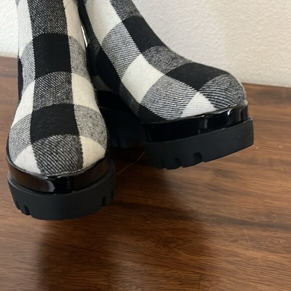 New DKNY Bax Chelsea Black Bootie Wedge Faux Fur Almond Toe Plaid Print academia - Picture 11 of 12